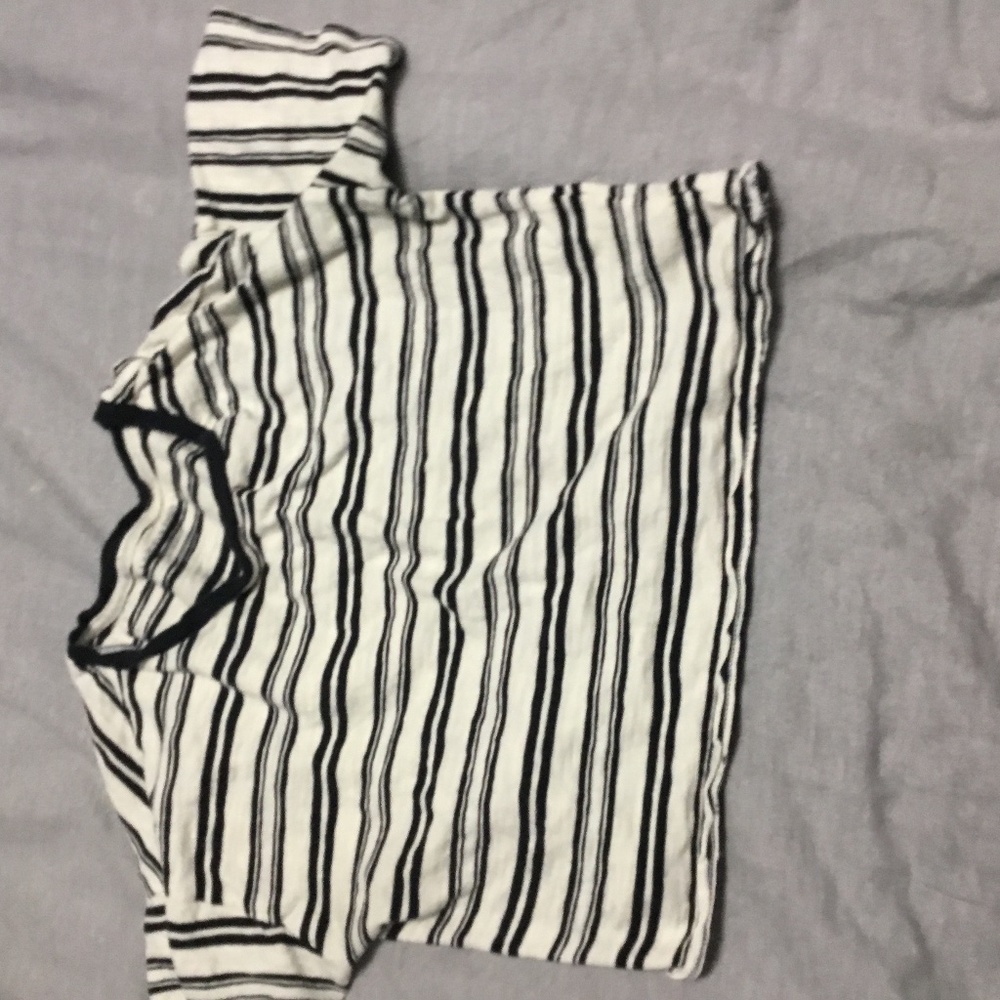 American Eagle cropped shirt